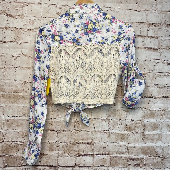 FLORAL CROP LONG SLEEVE TIE BUTTON LACE BLOUSE - Picture 2 of 4